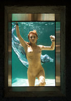 Курортница Gia Marie купается в бассейне голой 14 фото