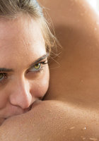 Красотка Riley Reid порадовала кунилингусом подругу Kenna James в ванной 12 фотография