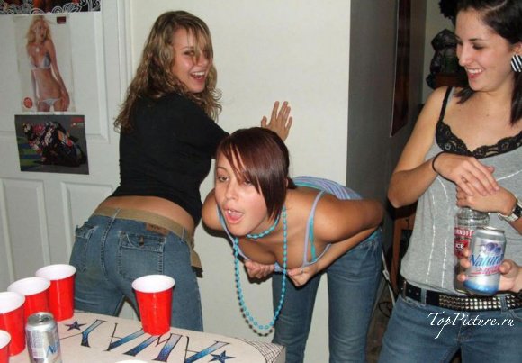 Пьяные вертихвостки веселятся на вечеринках 14 фотография
