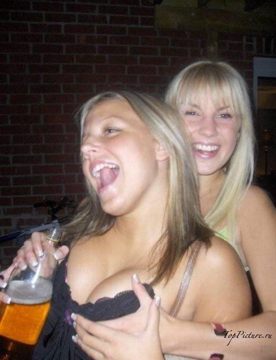 Выпившие девушки на небольших вечеринках могут оголиться 12 фотография