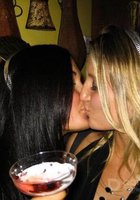 Бухзие лесбиянки целуются взасос 6 фото