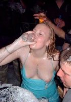 Пьяные сучки непристойно ведут себя на вечеринках 2 фото