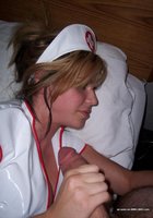 Озабоченная медсестра сосет дома вкусный хер 13 фотография