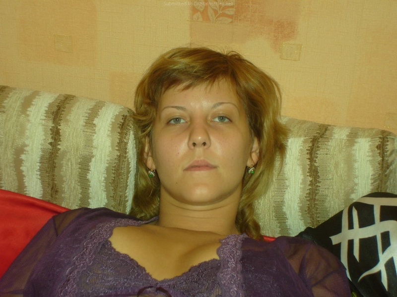 Жена делает минет в спальне после возбуждающей прелюдии 12 фотография