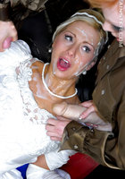 Перед свадьбой девки поливают невесту искусственной спермой 5 фото