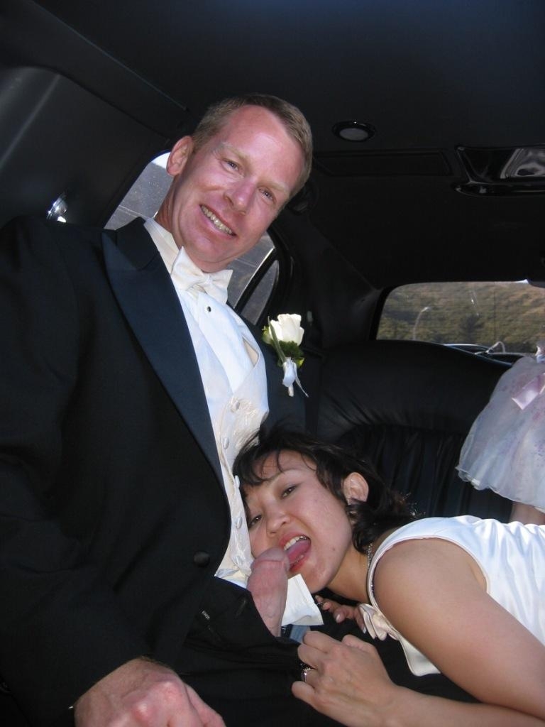 Азиатская невеста делает минет жениху прямо в машине 12 фотография