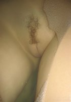 Купаясь в ванне баловница показывает голое тело 22 фото