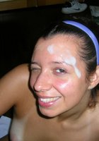 Брюнетка получила сперму на лицо в ванной 12 фото