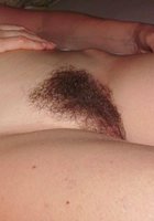 Раздетые девушки демонстрируют крупным планом волосатые вагины 9 фотография