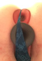 Нимфы с анальной пробкой в попе и секс игрушкой в вагине 12 фото