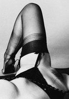 Эро модели с красивыми ножками оголяют интимные места 8 фото