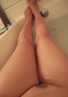 Мамка с крупными дйоками делает интим селфи в ванной 7 фото