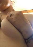 Студентка раздвинула пальцами половые губы и засняла сочную вагину 19 фото