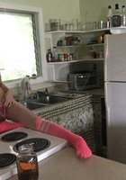 19 летняя худышка с пирсингом откровенно позирует дома 3 фото
