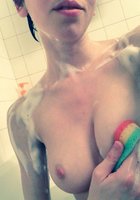 Голые красотки с сексуальными фигурами принимают ванну 15 фотография