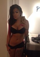 Азиатка с окрашенными волосами хвастается большой грудь в квартире 15 фото