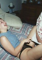 Лесбиянки в 90х годах часто шалили на кровати в одних трусиках 3 фотография