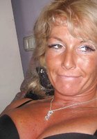 49 летняя блондинка с загорелым телом хвастается сочной вагиной 11 фото