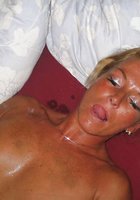 49 летняя дама любит показывать перед камерой голую вагину и груди 2 фото