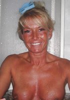 49 летняя дама любит показывать перед камерой голую вагину и груди 8 фото