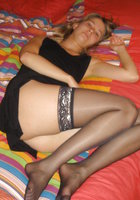 Обнаженная девушка в спальне балуется с хером ловеласа 1 фотография