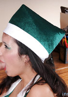 Рождественская эльфийка делает минет Санте во время ролевой игры 11 фотография