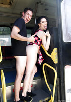 Aria Alexander занимается вагинальным сексом в общественном транспорте 2 фотография
