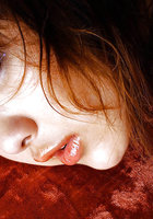 На диване азиатка светит волосатой писькой сняв с себя стринги 10 фото