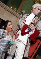 Грудастая герцогиня из эпохи ренессанса в поместье сосет большой елдак графа 2 фотография