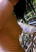 Брюнетка с побритой писькой на тропическом острове сношается с чуваком 2 фото