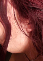 Баба с темно-рыжими волосами берет член глубоко в рот во время минета 14 фото