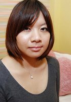 Азиатка с маленькой жопой красуется волосатой писькой стоя в душе 2 фото