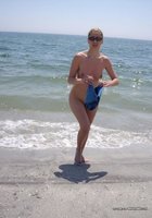 На пляже лесбиянки со стройными ляжками делают куни в позе 69 14 фото