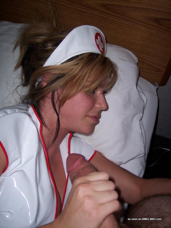 Медсестра в халатике сосет елдак перед в квартире у товарища 13 фотография