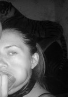 Девушка в чулках сосет писюн перед черно-белой камерой 2 фото