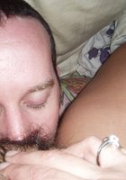 Татуированная брюнетка впустила пенис в волосатую вагину 5 фотография