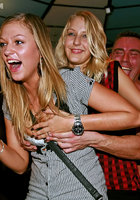 Мужской персонал ночного клуба трахает посетительниц в разгар вечеринки 14 фотография