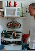 Большегрудая Eve Laurence трахается с избранником на кухне 2 фото