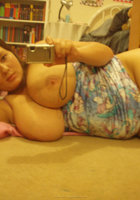 33 летняя толстуха у себя в квартире светит огромными дойками 3 фотография
