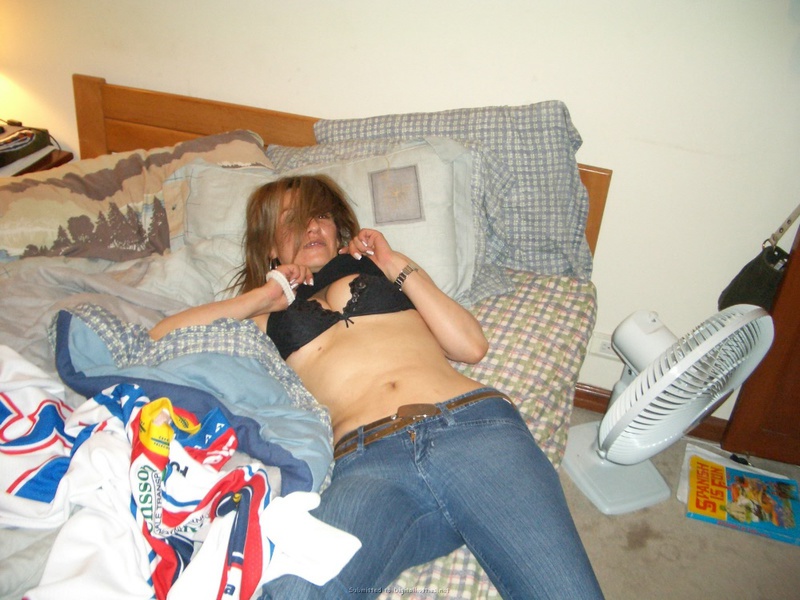 Лесбиянка, которой больше 30, шалит с соседкой у неё в квартире 5 фотография